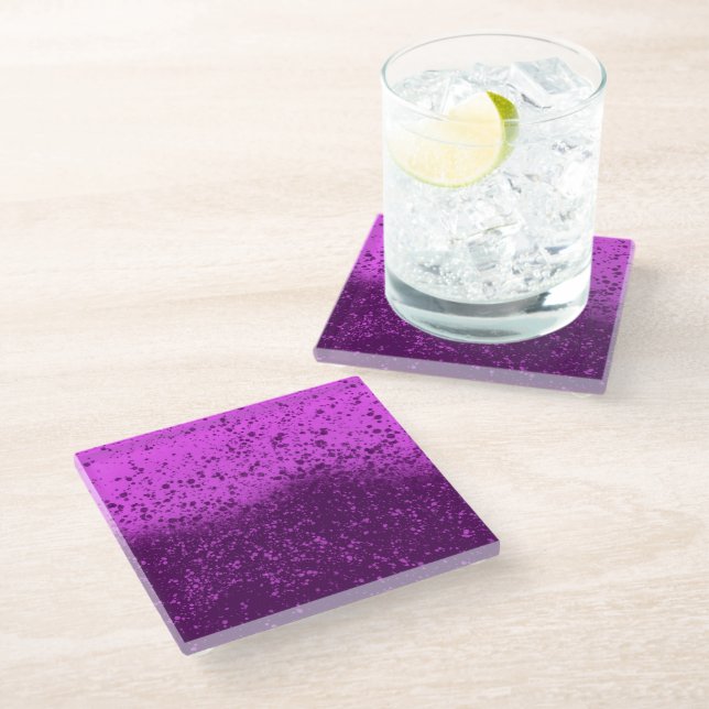 Königlich violetter monochromer Spritzer Glasuntersetzer (Schrägansicht)