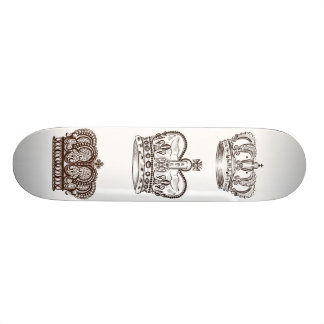 Königliches Design mit Krone im Vintage-Stil Skateboard