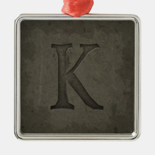 Konkreter Monogramm-Buchstabe K Silbernes Ornament