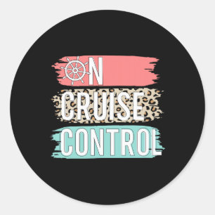 Kontrolle auf Kreuzfahrtschiff Sonniger Sommerferi Runder Aufkleber