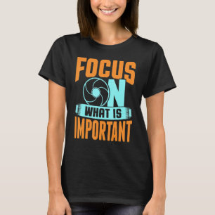 Konzentrieren Sie sich auf das, was wichtig ist Fo T-Shirt