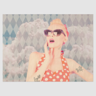 Kopf in den Wolken Pin Up Stil Retro Mädchen Seidenpapier
