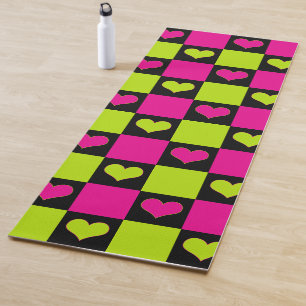 Kopfhörer an der Tafel - Kalkgrün, Hot-Pink und Sc Yogamatte
