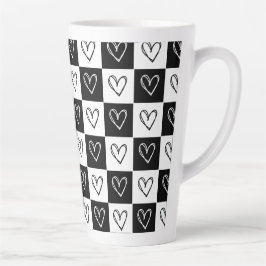 Kopfhörer an der Tafel Milchtasse