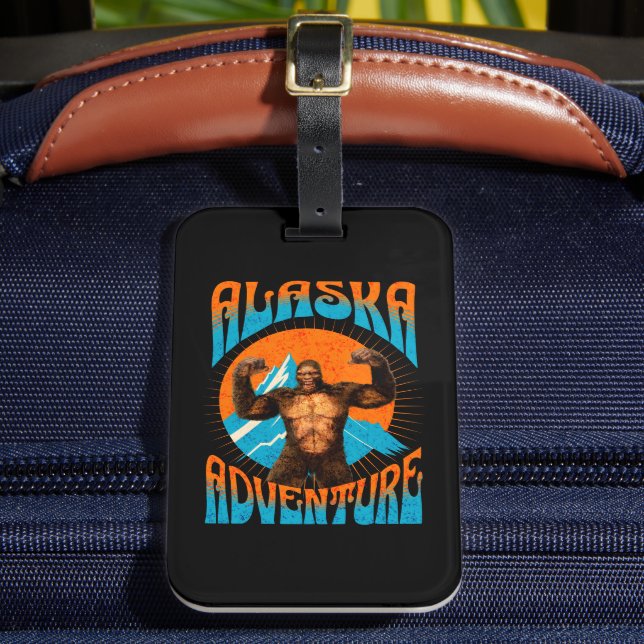 Kopie von Alaska Adventure Funny Sasquatch Gepäckanhänger (Vorderseite Insitu 2)