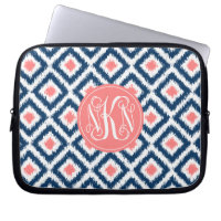 Koralle des Monogramm-3-Letter und blaues Ikat