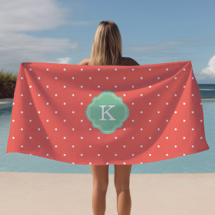 Koralle und Minze Punkte Monogramm Strandtuch