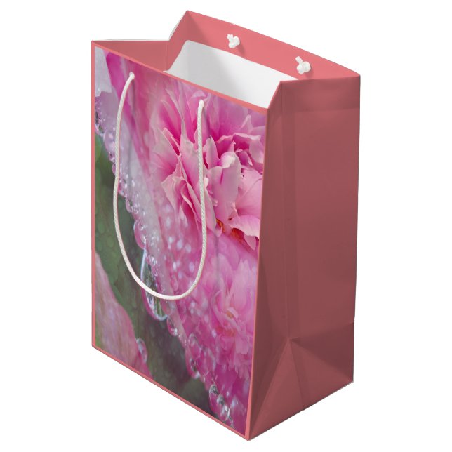 Korallen, Gras & Peony-pink Blüten Mittlere Gesche Mittlere Geschenktüte (Rückseite Schrägansicht)