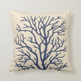 Korallenbaum in der Creme auf dunklem Marine-Blau Kissen