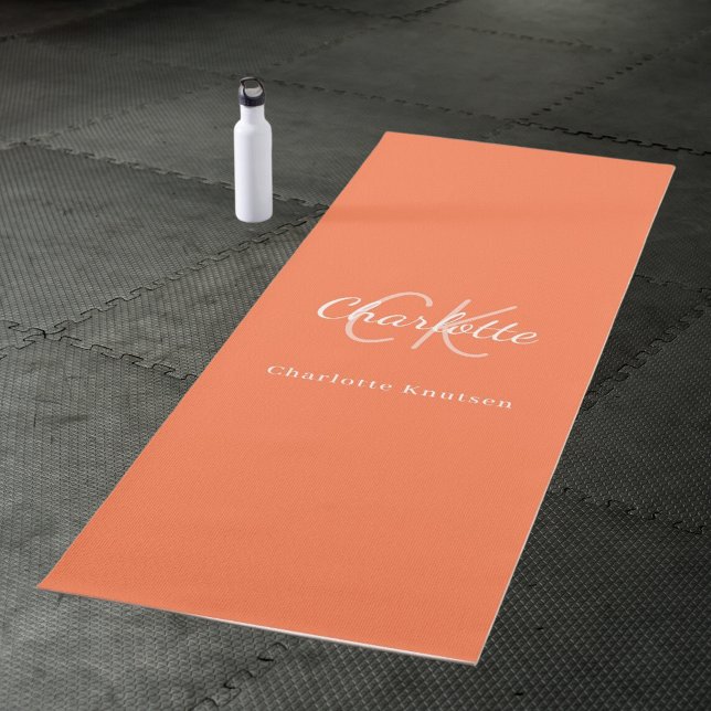 Korallenorange-Monogramm-Initialname Yogamatte (Von Creator hochgeladen)