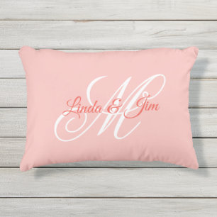 Korallenrosa elegante Hochzeitsmonogramm Kissen Für Draußen