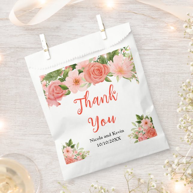 Korallenrote Rosen mit Laub Geschenktütchen (Ausgeschnitten)