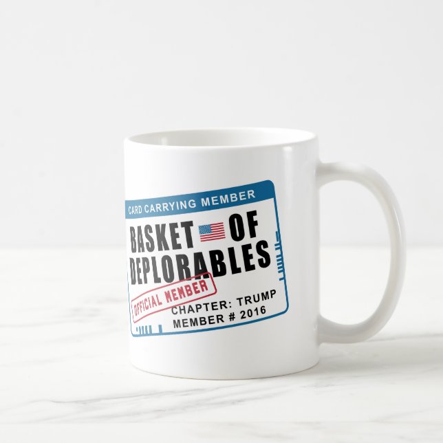 Korb des Deplorables Karten-tragenden Mitgliedes Kaffeetasse (Rechts)