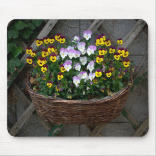 Körbchen mit Violas Mousepad