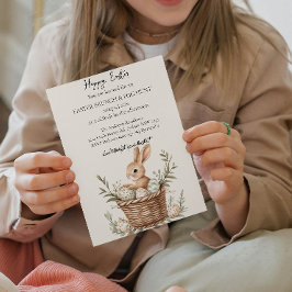 Körbe mit Eiern um den alten Stuhl und Eierjagd Einladung