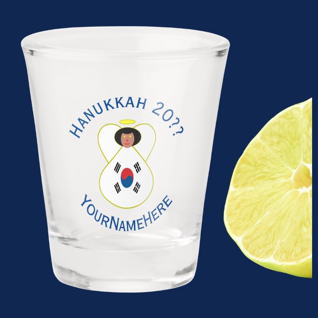 Koreanisch (Süd) Angel Hanukkah Flag Personalisier Schnapsglas (Shot glass has angel wearing South Korean Flag for Hanukkah. Blue text for holiday, name, and year.)