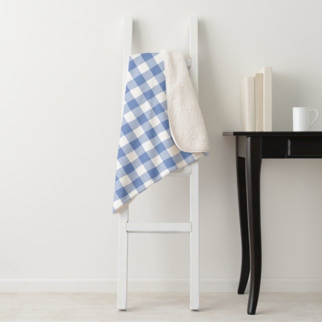 Kornblumenblaues Gingham-Karo-Muster Sherpadecke (Beispiel)