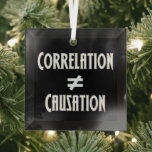 Korrelation ist nicht gleich Ursache funny Science Ornament Aus Glas<br><div class="desc">Korrelation ist nicht gleich Kausalität. Ein wissenschaftliches Prinzip,  das Wissenschaftlern bekannt ist,  die wissenschaftliche Experimente durchführen. Nur weil die Ergebnisse sich gegenseitig korrelieren können,  impliziert dies keinen kausalen Zusammenhang. Das ist ein großartiges Weihnachtsgeschenk.</div>