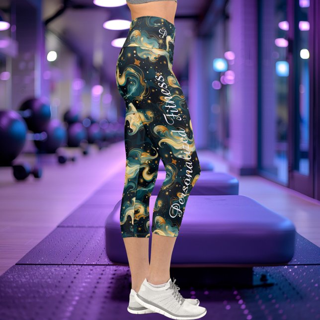 Kosmische Fitness: Abstraktes Muster in dunklen Tö Capri Leggings (Von Creator hochgeladen)