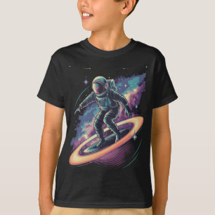 Kosmischer Surfer - Astronaut reiten die Ringe ein T-Shirt