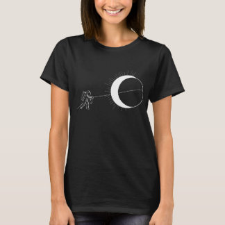 Kosmischer Umarmung des Krieges: Die Sonnenstrahle T-Shirt