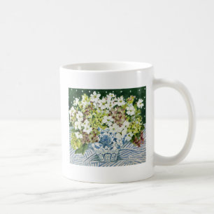 Kosmos und Hydrangeas in einem chinesischen Vase Tasse
