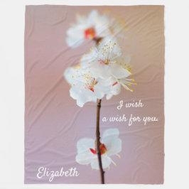 Kostbare japanische Aprikosenblüten Fleecedecke