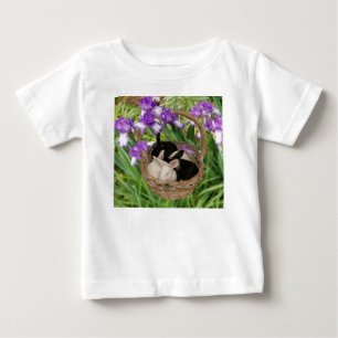 Kostbare Körbe für Baby Bunnies T-shirt