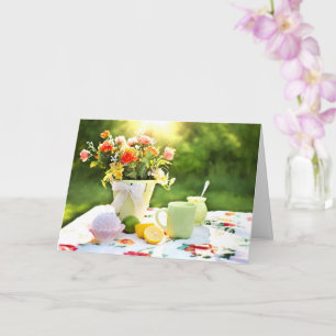 Köstliche Erdbeerkuchen und Lemon Tea Drink Karte