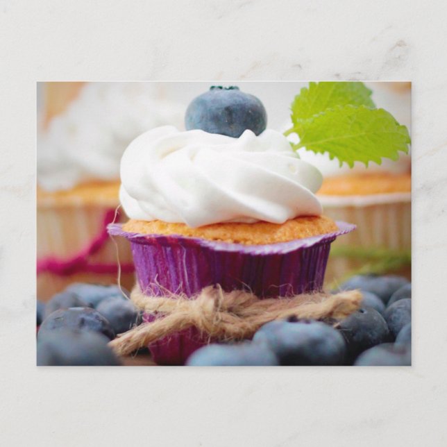 Köstlicher Blueberry Cupcake mit Creme Postkarte (Vorderseite)