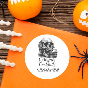 Kostüm- und Cocktail-Black-Skull-Halloween-Party Runder Aufkleber