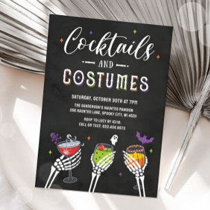 Kostüme und Cocktails Erwachsenes Halloween-Party Einladung