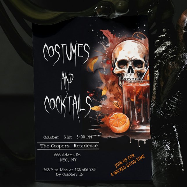 Kostüme und Cocktails Spooky Skull Halloween Einladung (Von Creator hochgeladen)
