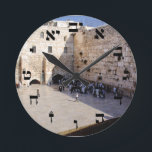 Kotel - hebräische Blockschrift Runde Wanduhr<br><div class="desc">Der "Hebräische Essentials,  Consumer Marketplace" bietet ein Shopping-Erlebnis,  da Sie sonst nirgends einen finden werden. Unsere Spezialität ist Hebräisch,  und in unserem Geschäft finden Sie Hebräisch in Blockschrift,  Schrift und Rashi-Schrift. Erzählen Sie Ihren Freunden von uns und schicken Sie ihnen unseren Link: http://www.zazzle.com/HebrewNames?rf=238549869542096443* GENIESSEN SIE IHREN BESUCH!</div>