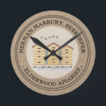 Kraft Beekeeper's Shop Clock mit 3 Bienenstöcken Runde Wanduhr<br><div class="desc">Schenken Sie Ihrem Lieblingsbienenbesitzer ein nettes Geschenk. Ideal zum Hängen in Ihrem Workshop hinter dem Markttisch Ihres Bauern.</div>