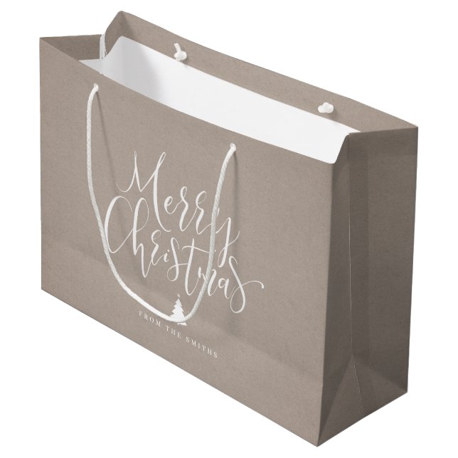 Kraft Simple Calligraphy Frohe Weihnachten Große Geschenktüte (Vorderseite Schrägansicht)
