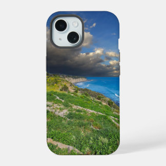 Kräftige Wolken über Punktdume iPhone 15 Hülle