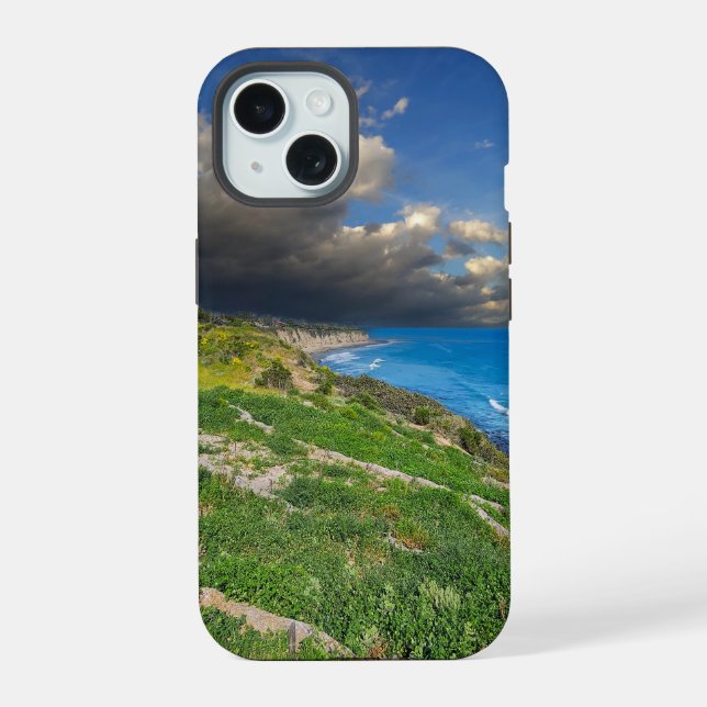 Kräftige Wolken über Punktdume iPhone 15 Hülle (Rückseite)