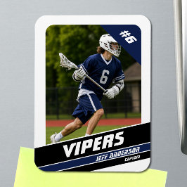 Kraftvolles Foto eines weißen Lacrosse-Spielers in Magnet