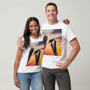 Krähe bei Sonnenaufgang T-Shirt