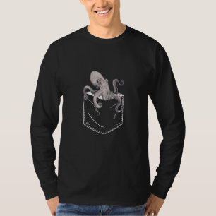 Kraken In Der Brusttasche Kraken Tasche Tintenfisc T-Shirt