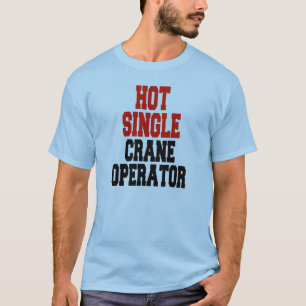 Kranbetreiber mit Hot-Single T-Shirt
