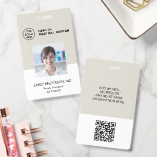 Krankenhaus Klinik Arzt Neutrales Beige QR-Code-ID Ausweis