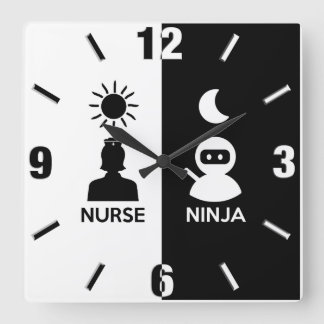 Krankenpflege am Tag Ninja nach Nacht Quadratische Wanduhr