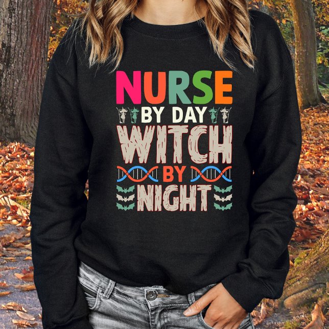 Krankenpflege an Tag Hexe an nächtlichen Halloween Sweatshirt (Von Creator hochgeladen)