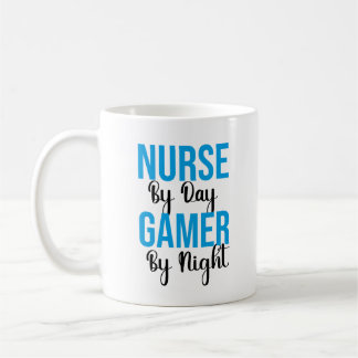 Krankenpflege bei Tagesspiel nach Nacht Kaffeetasse