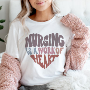 Krankenpflege ist ein Werk von Herz Retro Groovy T-Shirt