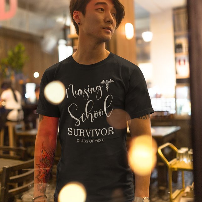 Krankenpflege | Krankenversicherung 2023 Absolvent T-Shirt (Von Creator hochgeladen)