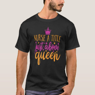 Krankenschwester A Titel direkt über Prinzessin Ar T-Shirt