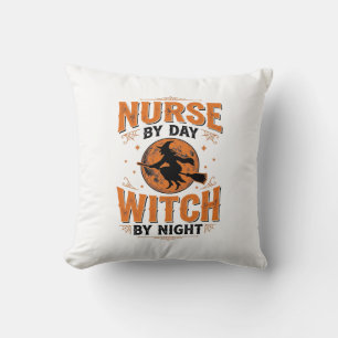 Krankenschwester bei Tag, Hexe bei Nacht Halloween Kissen
